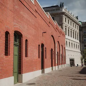 Luxury Flat Near Castle Hill Apartment
